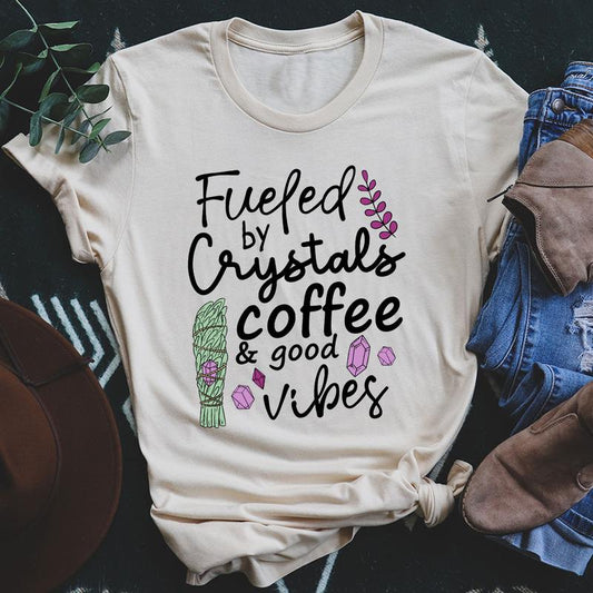 Camiseta Impulsada por Crystals Coffee & Buenas Vibras